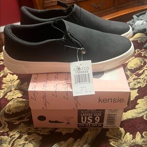 Kensie women’s  Black Slip-On Shoes